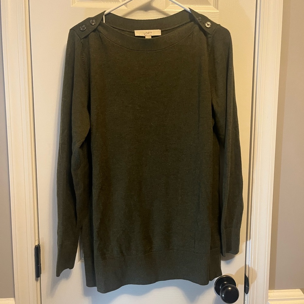 Loft Women's sweater Long Sleeves Olive Green‎ 2 Buttons on shoulder crewneck M